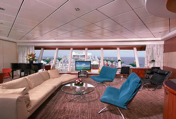 3-Bedroom Garden Villa Living room on Norwegian Star